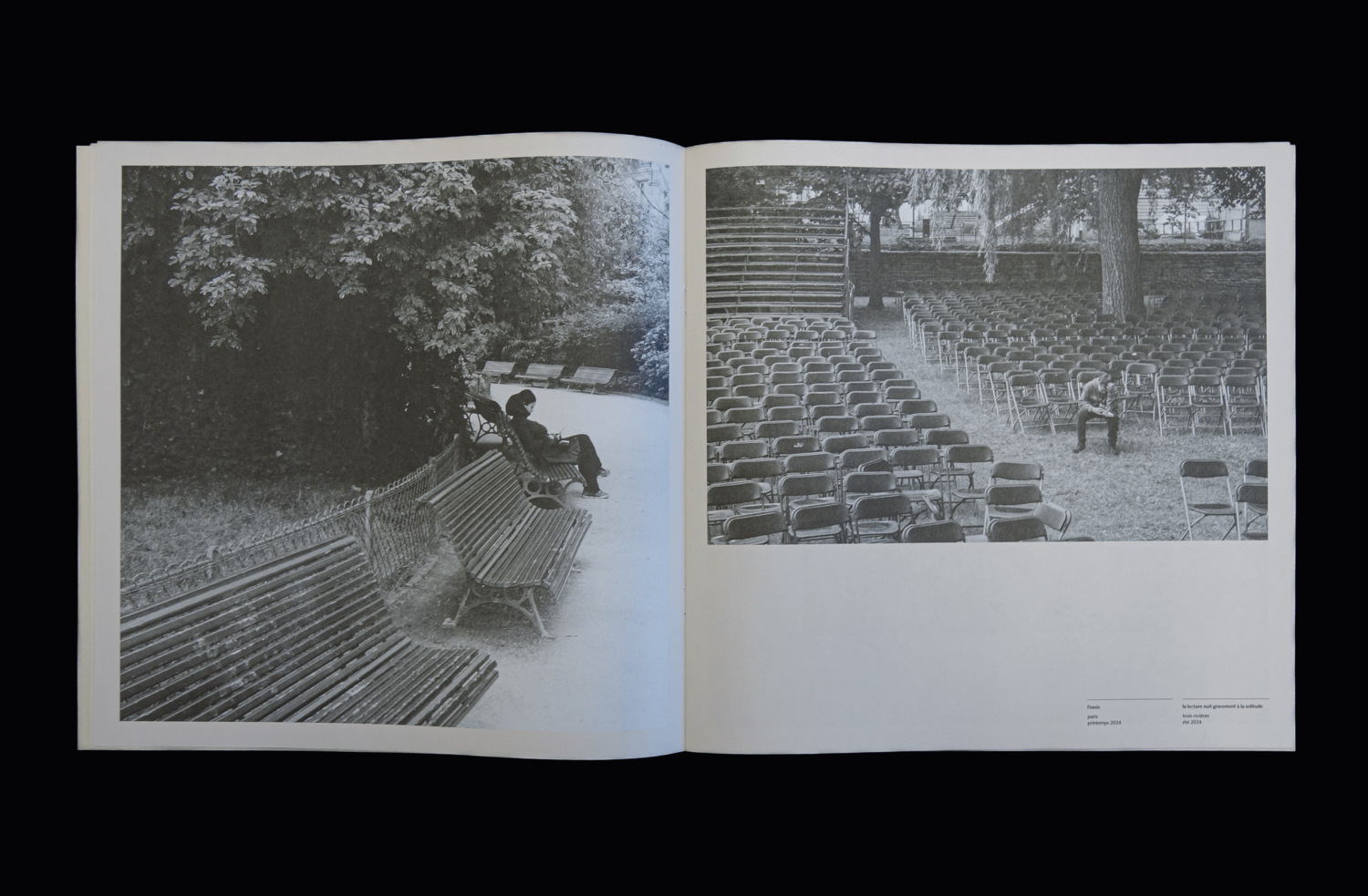 Double page en noir et blanc capturant des moments de solitude urbaine, où les chaises vides et les bancs publics deviennent des métaphores du temps suspendu.