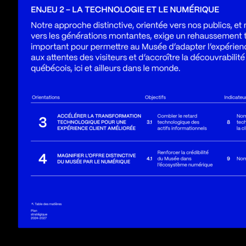 Diapositive sur fond bleu détaillant l'Enjeu 2 lié à la technologie. Elle présente un tableau avec les orientations 3 et 4, visant à accélérer la transformation technologique et magnifier l'offre distinctive du Musée par le numérique.